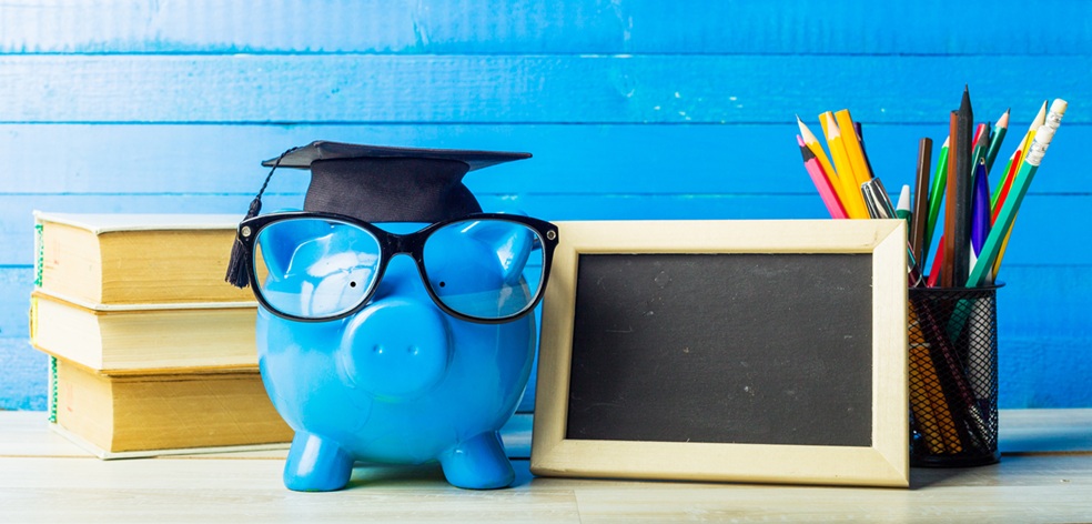 piggy-bank-with-graduation.jpg